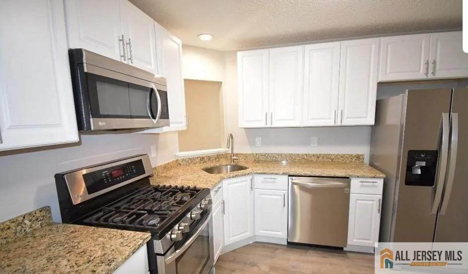 49 Farnham Square - Photo 1
