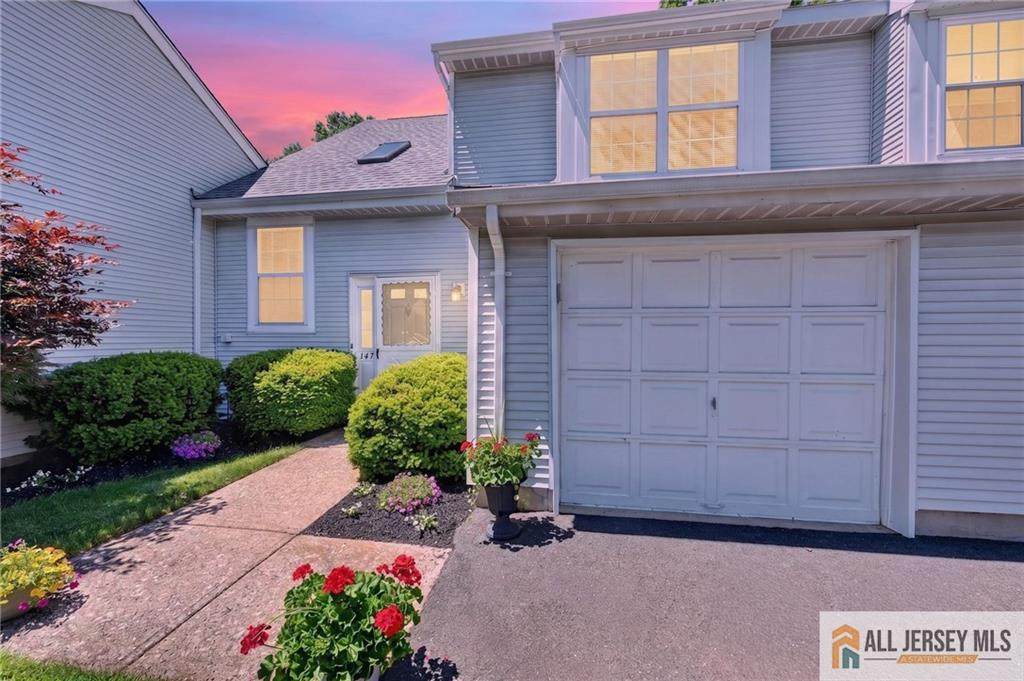 147 Picadilly Place - Photo 1