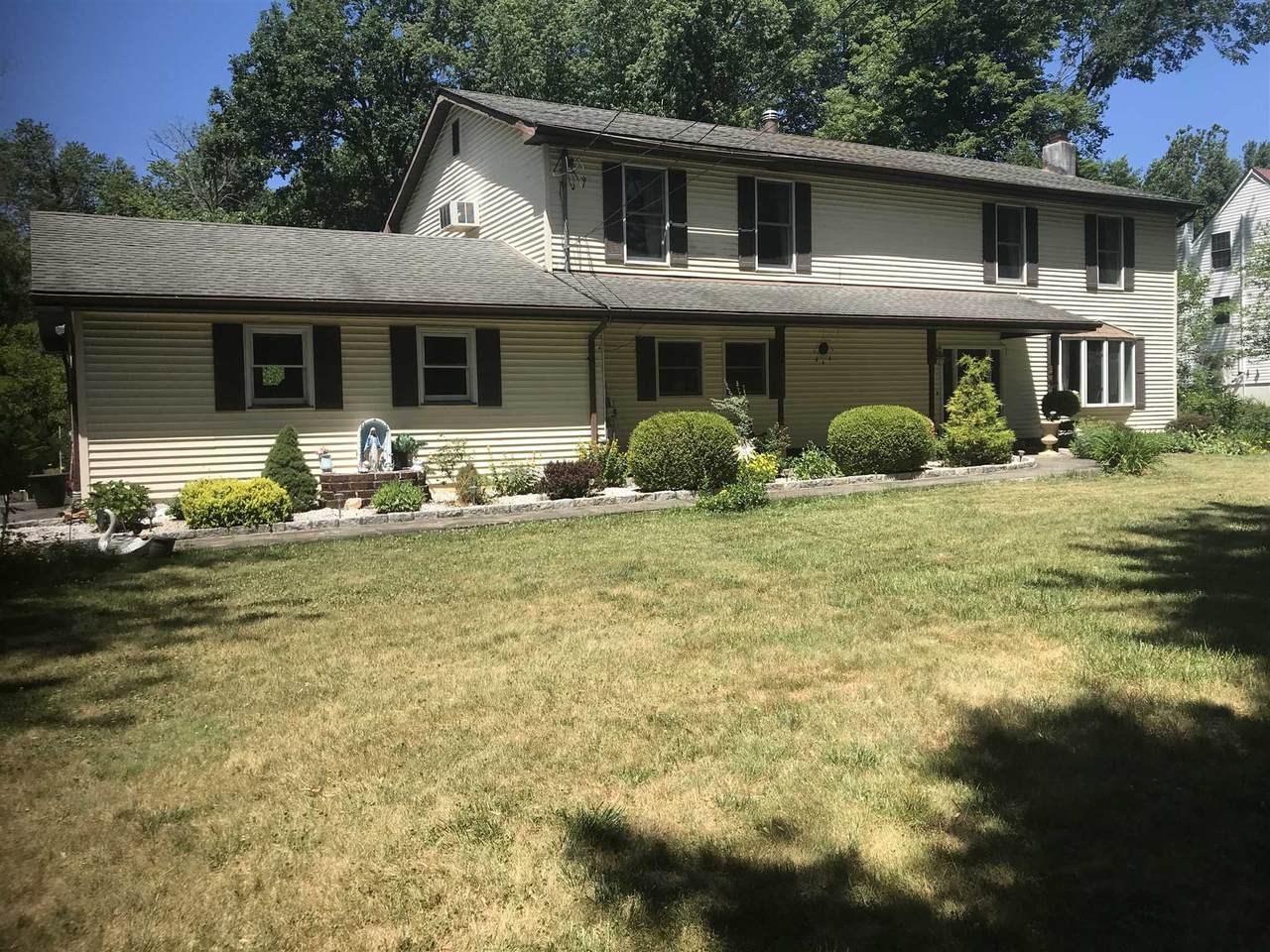 27 Warren Dr - Photo 1