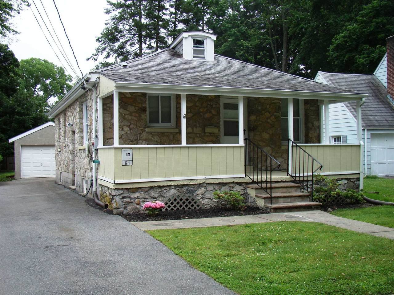 61 Parkwood Blvd - Photo 1