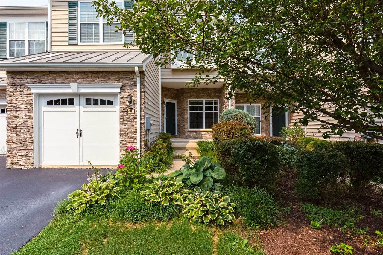 910 Huntington Dr - Photo 1