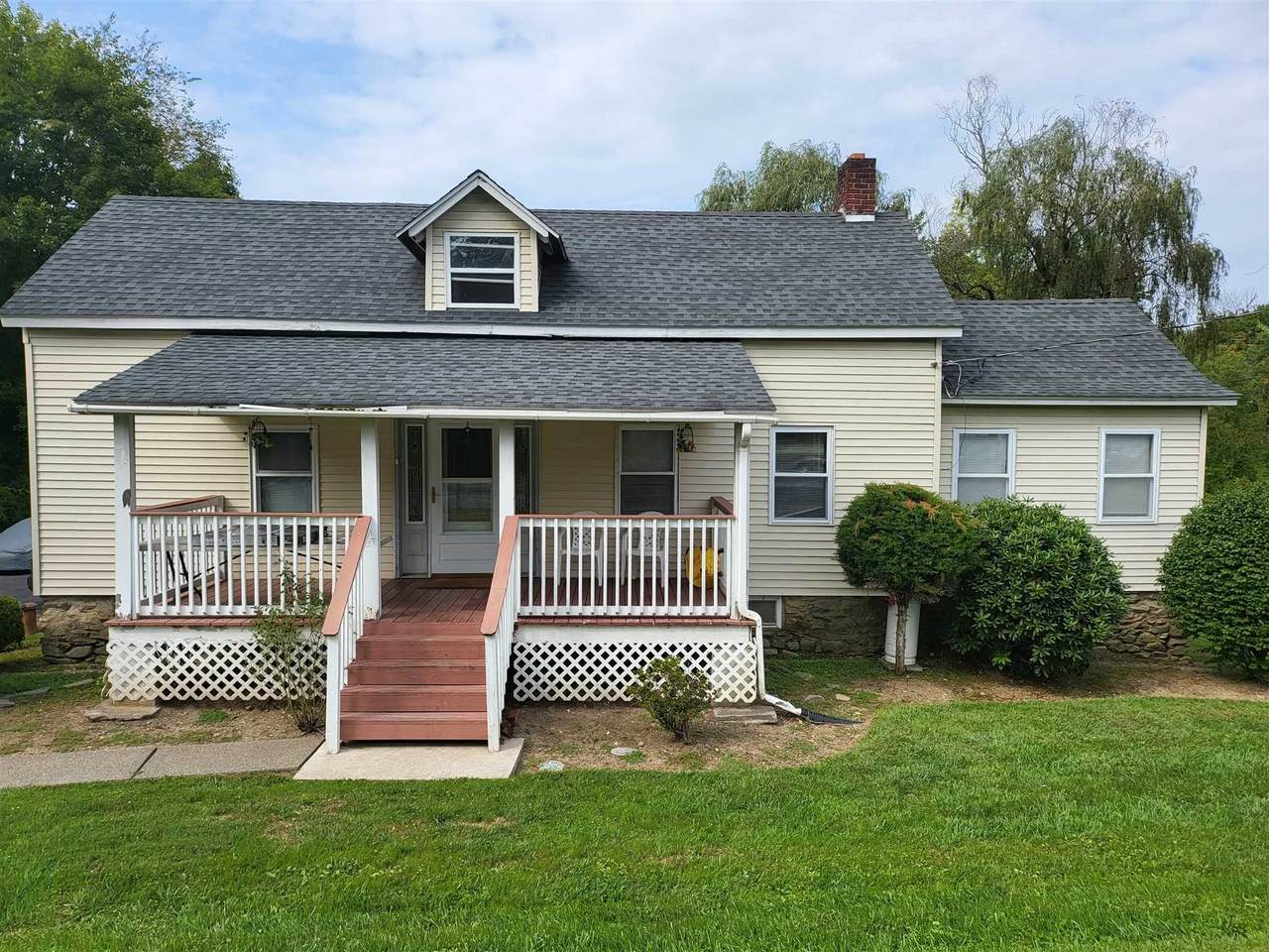1093 Dutchess Turnpike - Photo 1