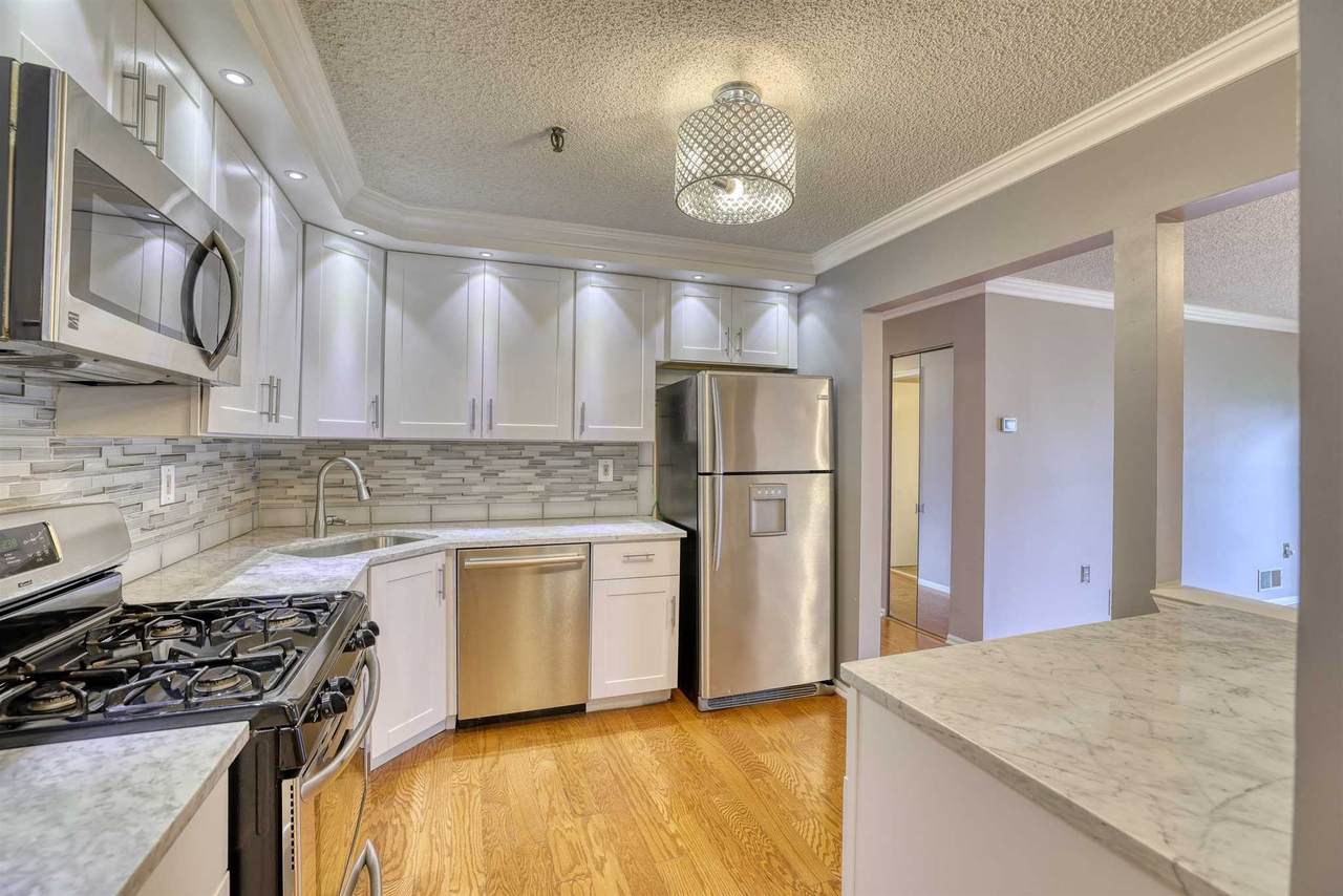 16 Edinburgh Dr - Photo 1