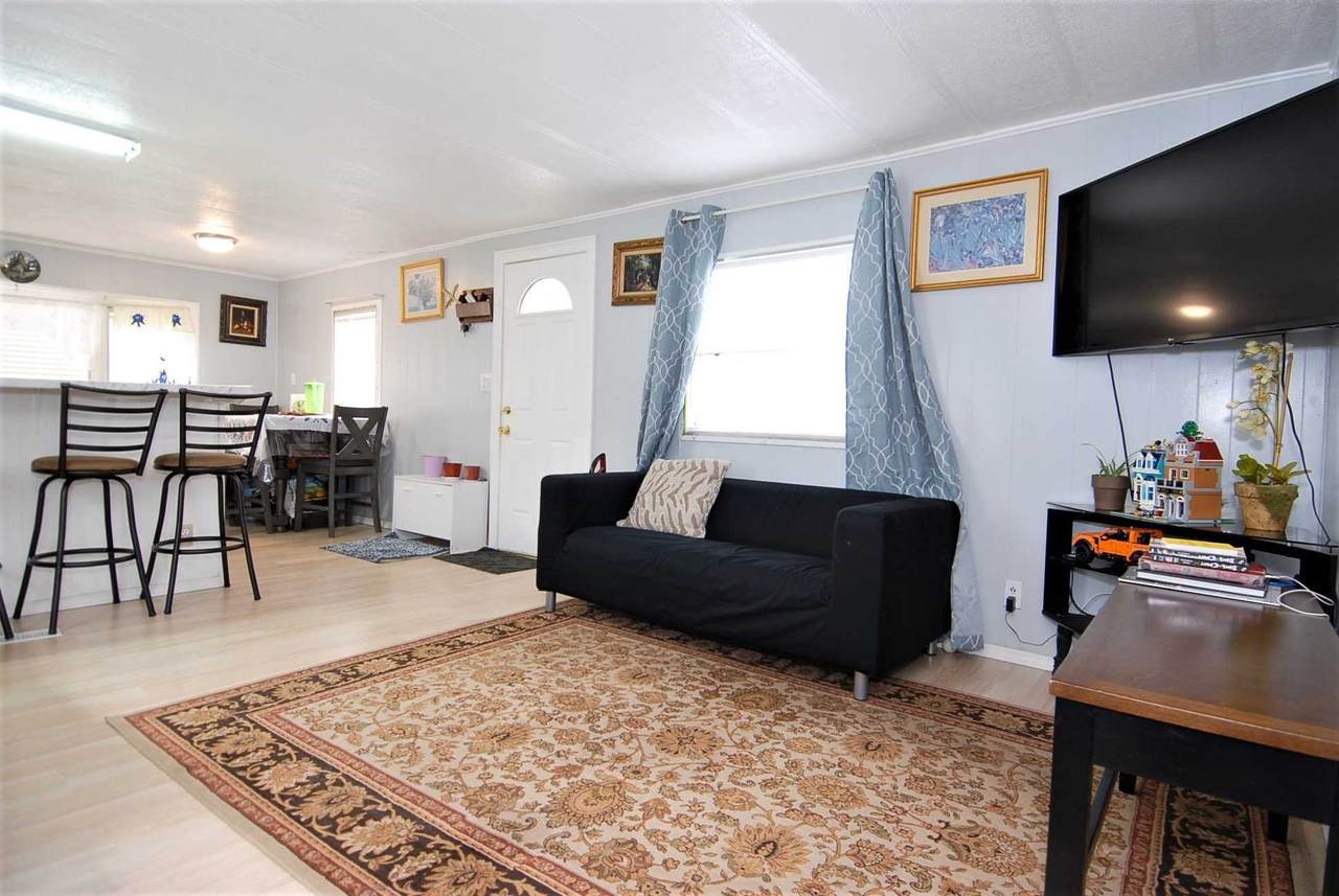 120 Quaker Dr - Photo 1