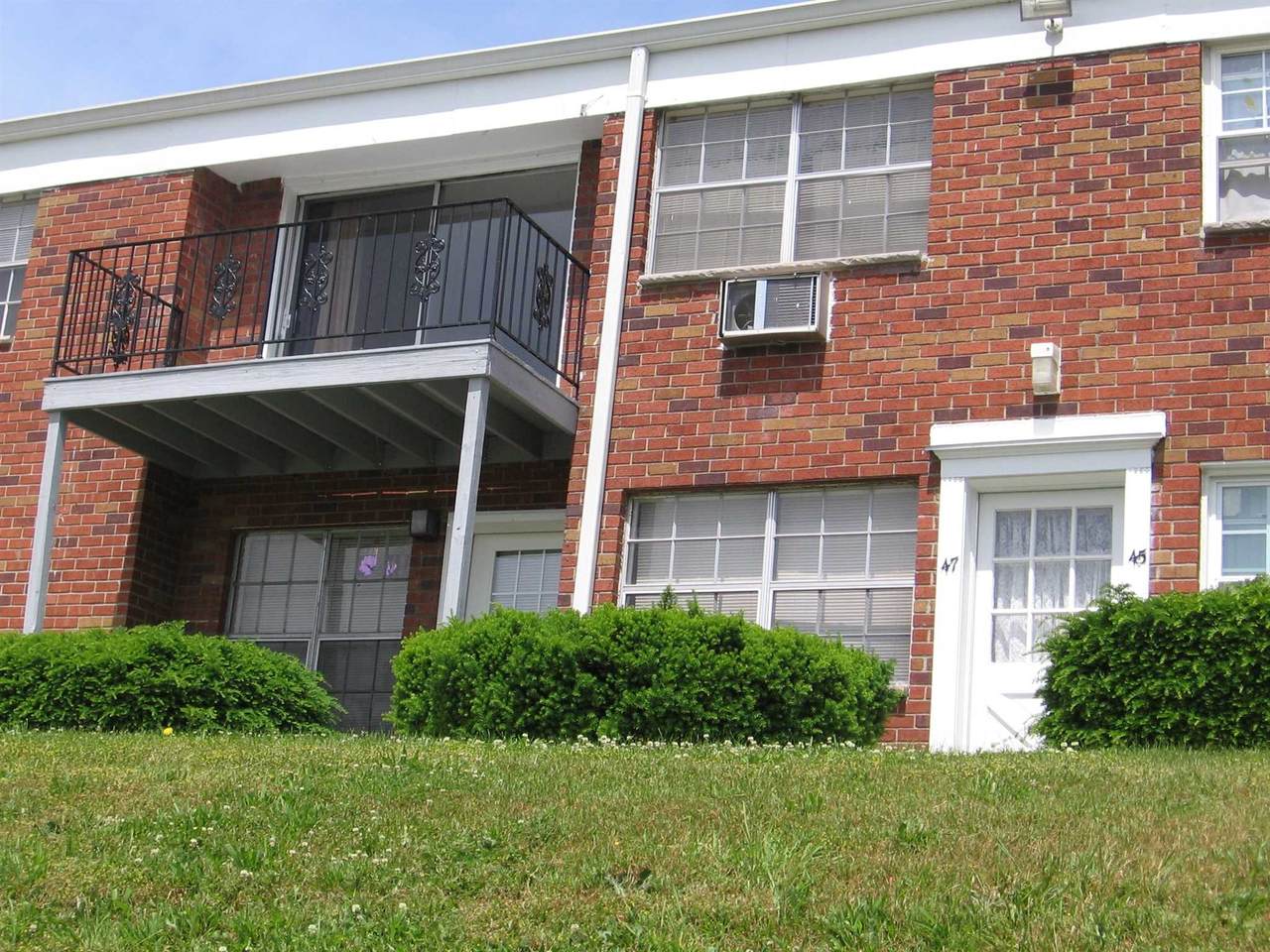 5 Colonial Rd - Photo 1
