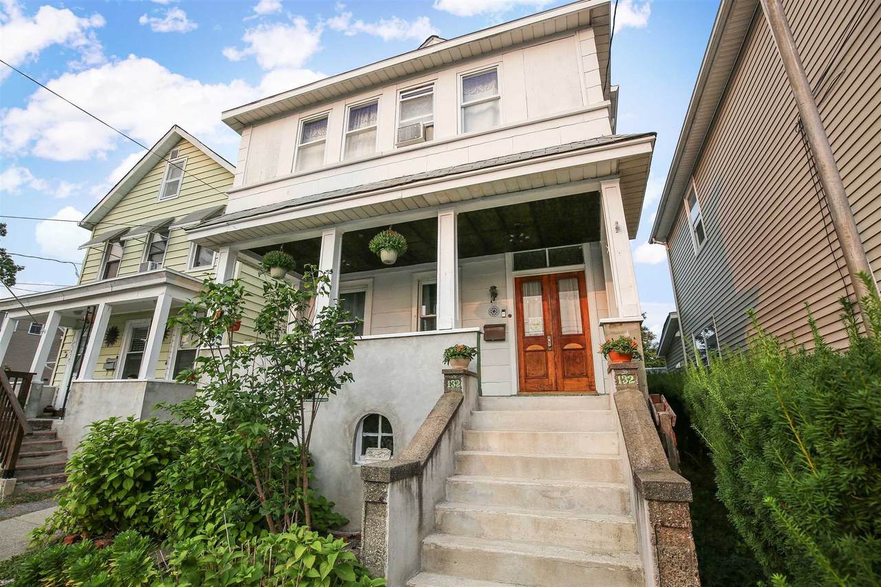 132 Verplanck Ave - Photo 1
