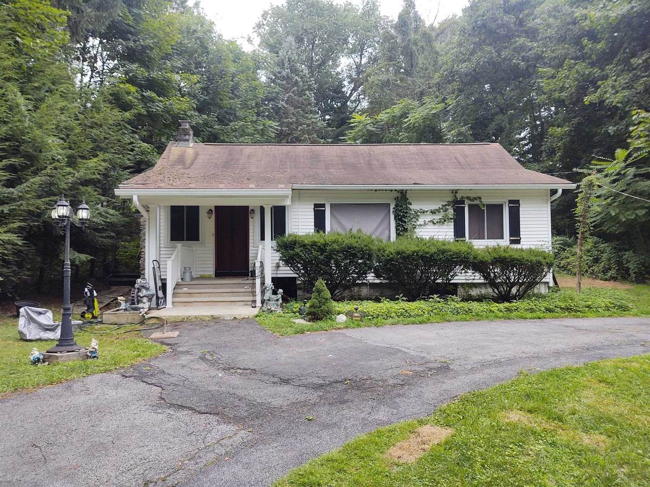 11 Lakeside Dr - Photo 1