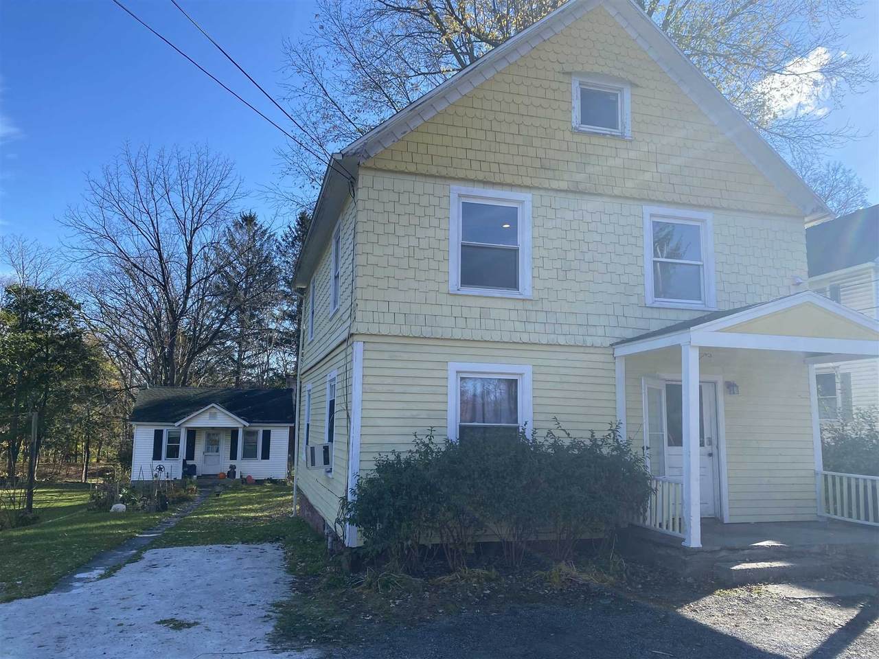 5884 S Elm Ave - Photo 1