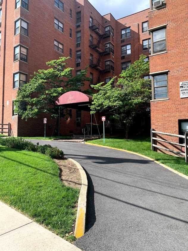 555 Bronx River Rd - Photo 1