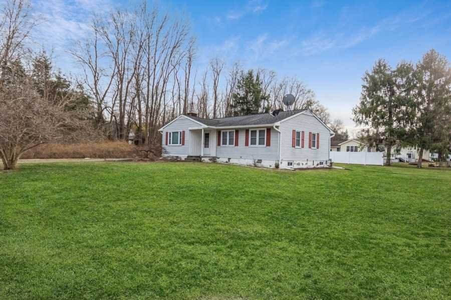 33 Circle Dr - Photo 1