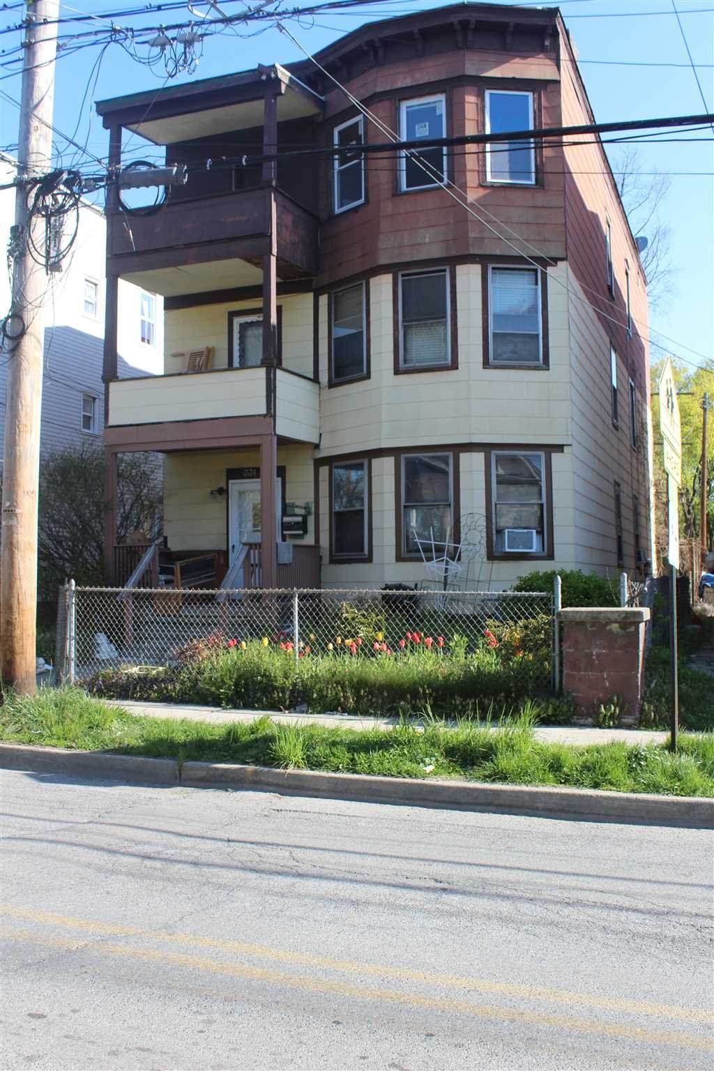331 Mansion St - Photo 1