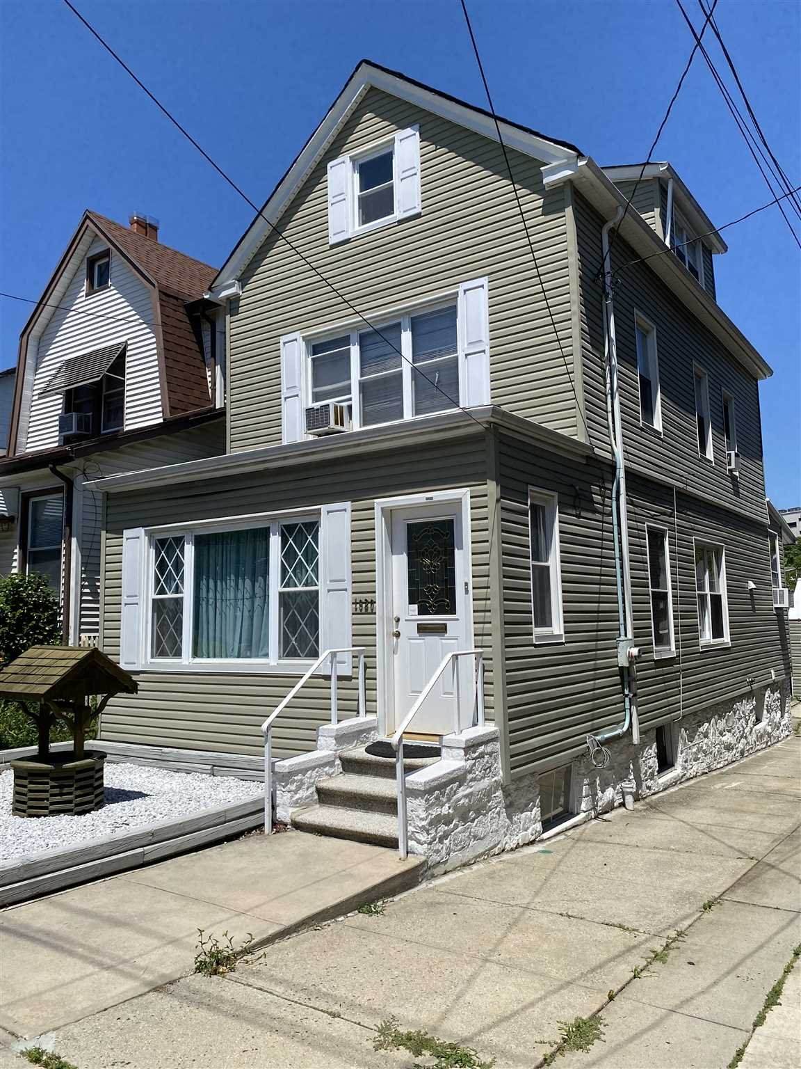 1620 Yates Avenue - Photo 1