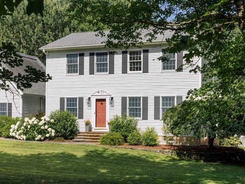 140 Crestview Drive - Photo 1