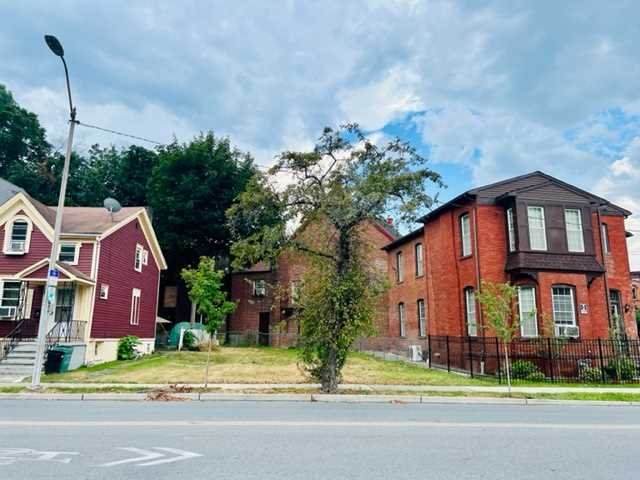 5 Hooker Ave - Photo 1