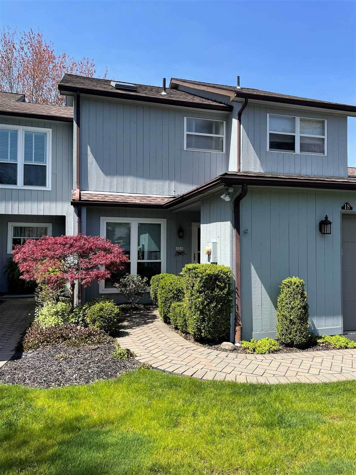 18 Pond Drive East - Photo 1