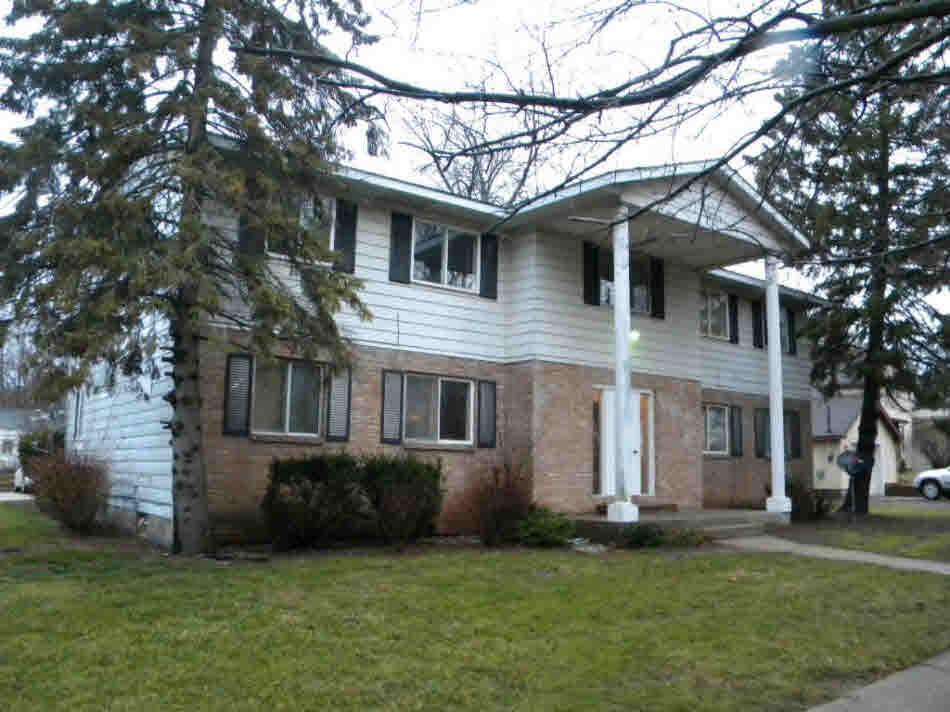 1415 Swede Apt. D - Photo 1