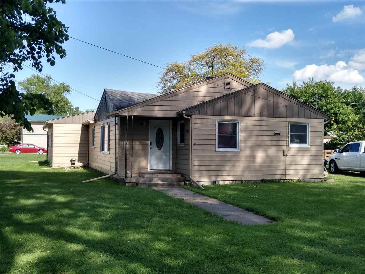 219 Benjamin St - Photo 1