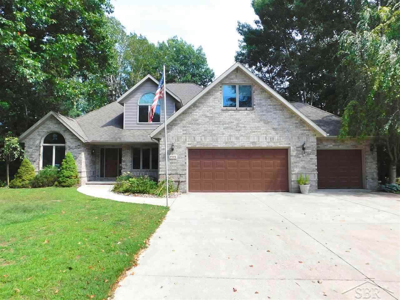 1915 Lake Circle - Photo 1