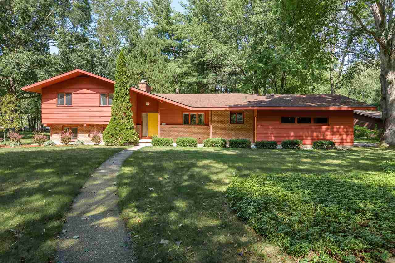3906 Wintergreen Drive - Photo 1