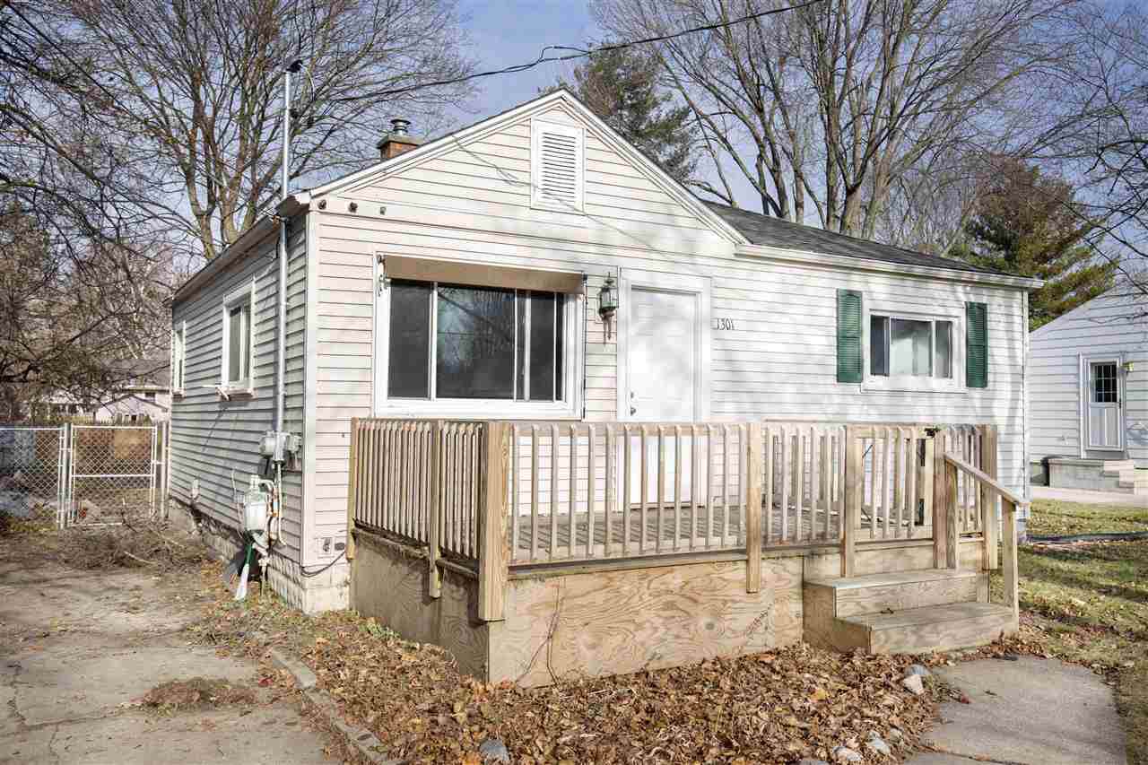1301 Ashman St - Photo 1