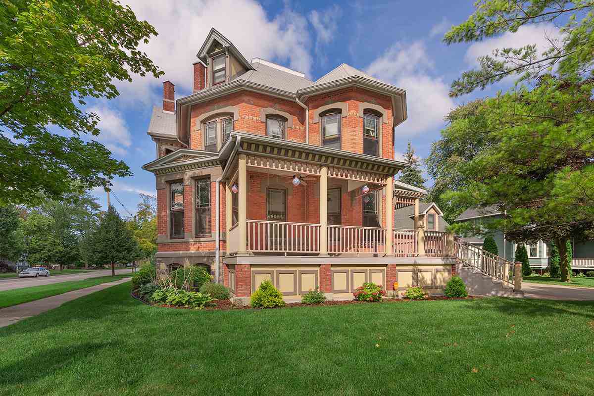 1403 5th St - Photo 1