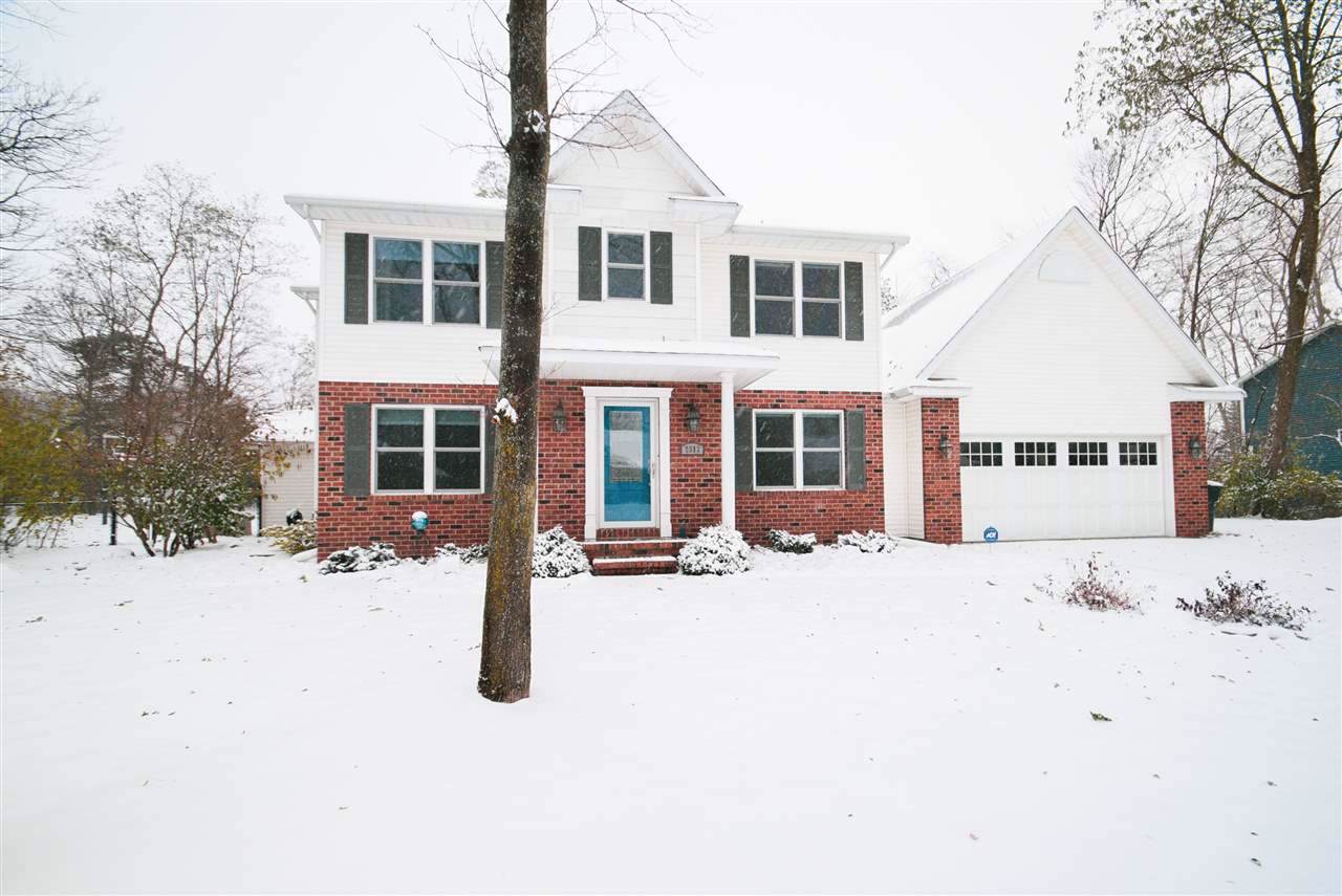 2513 Deerwood Cir - Photo 1