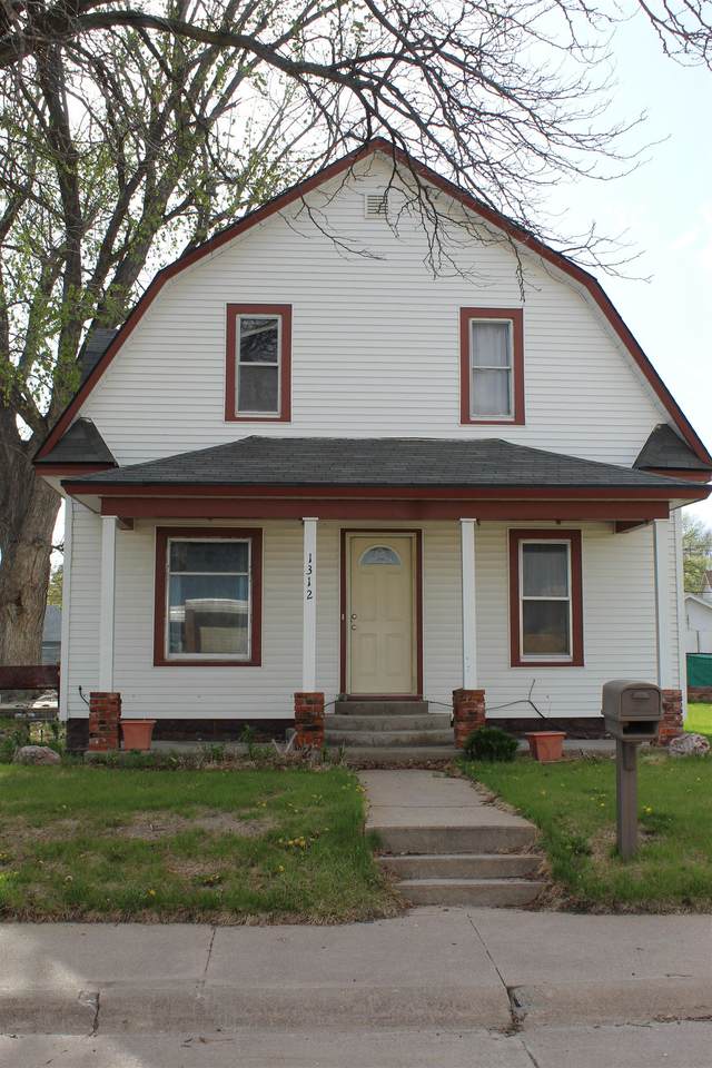 1312 G Avenue - Photo 1