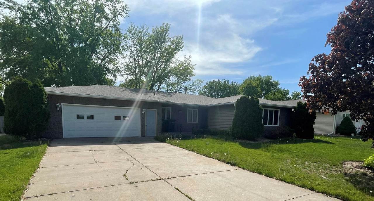 3025 Parklane Drive - Photo 1
