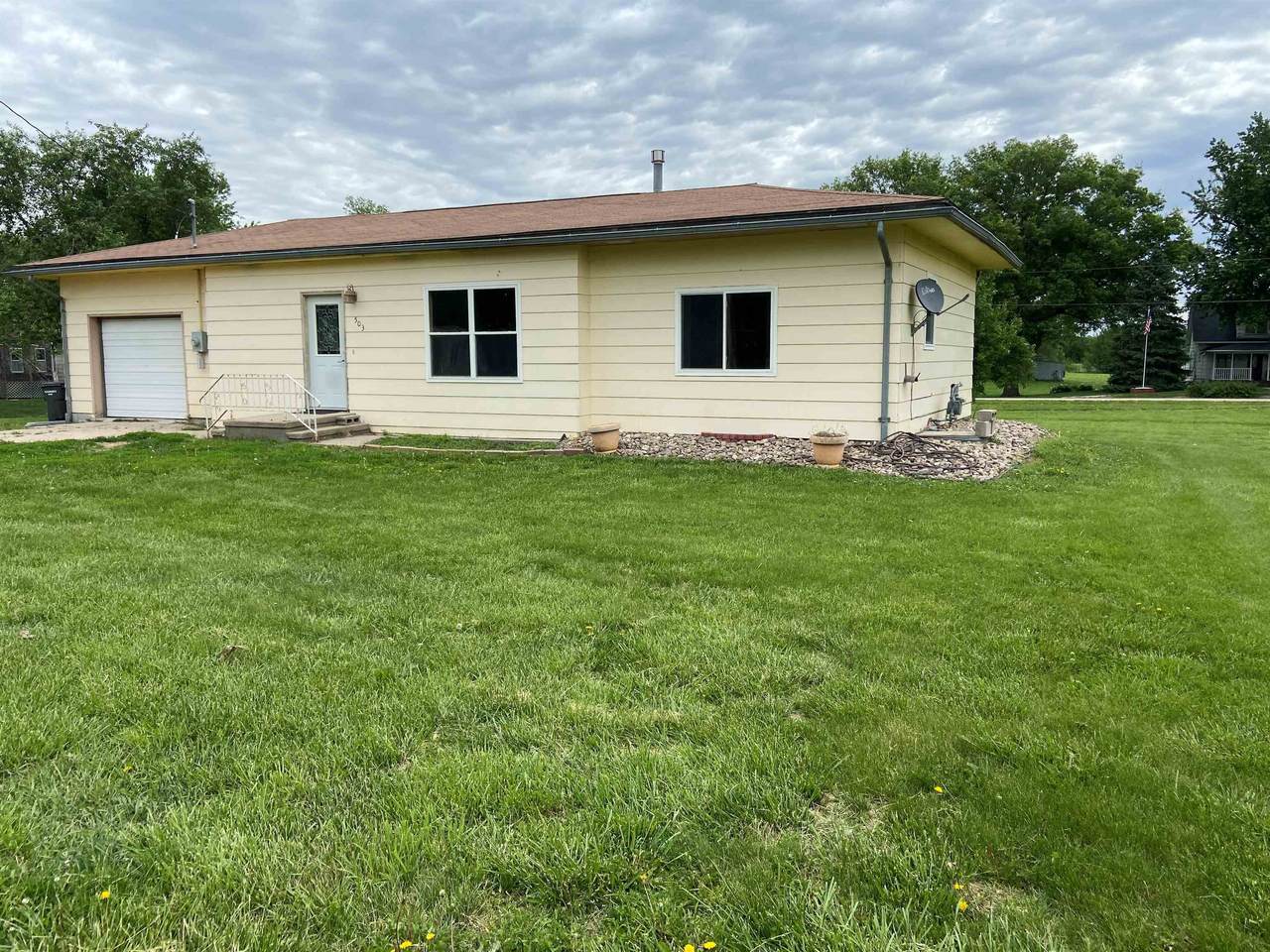 503 2nd Street - Photo 1