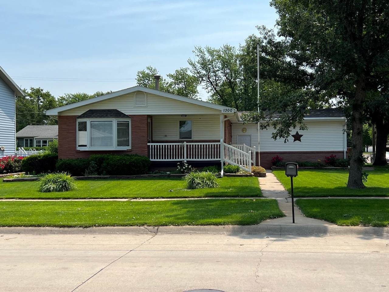 1300 Webster Avenue - Photo 1