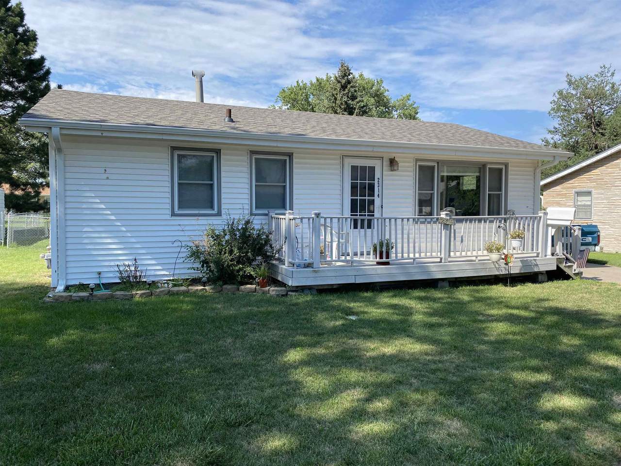 2314 8th Street - Photo 1
