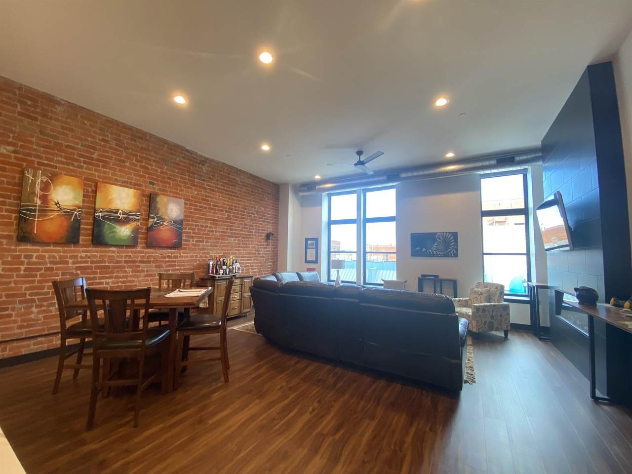 731 2nd Street Unit 4 Suite 200 - Photo 1