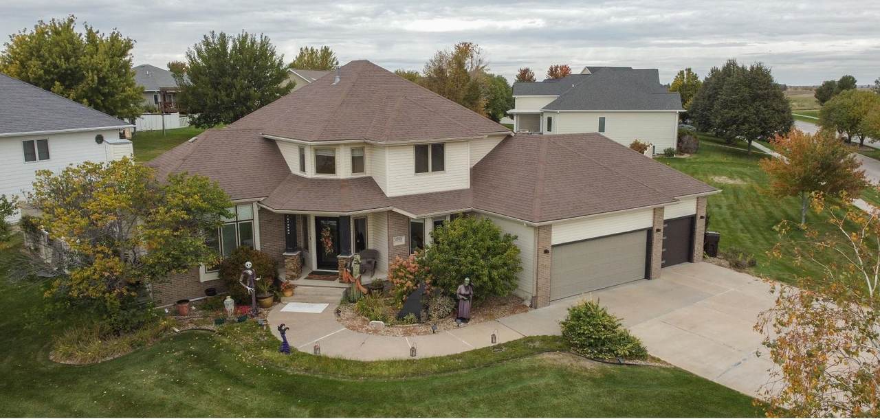 4704 Country Club Lane - Photo 1