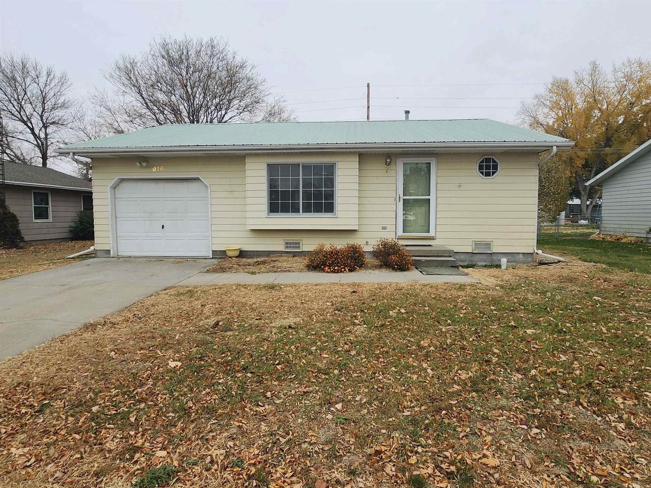 916 16th Street - Photo 1