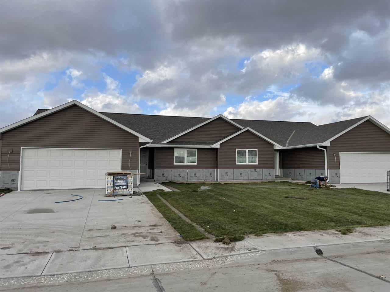 704 19th Street - Photo 1