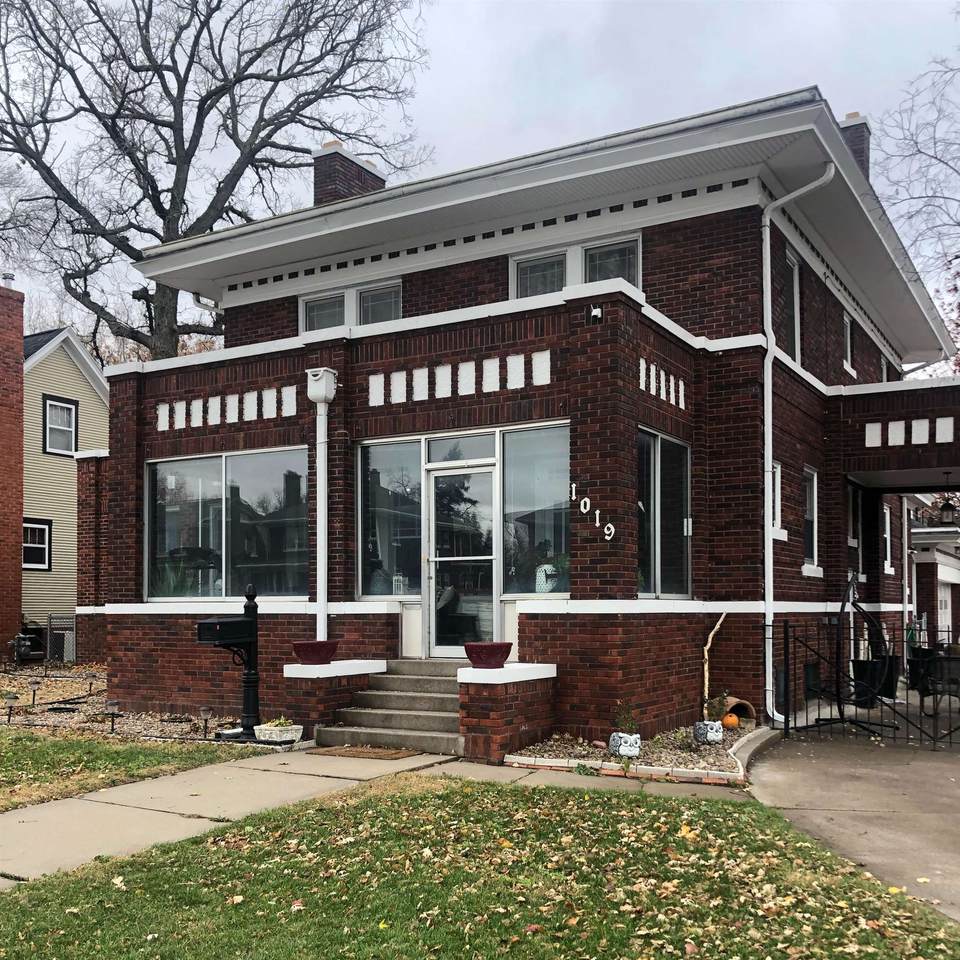 1019 Burlington Avenue - Photo 1