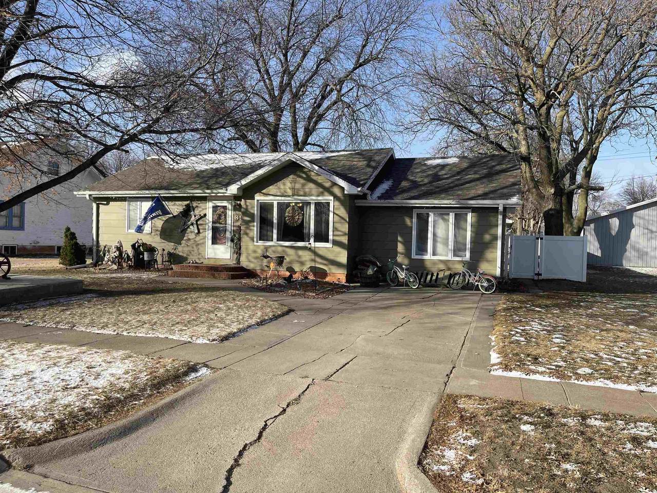313 Montrose Avenue - Photo 1
