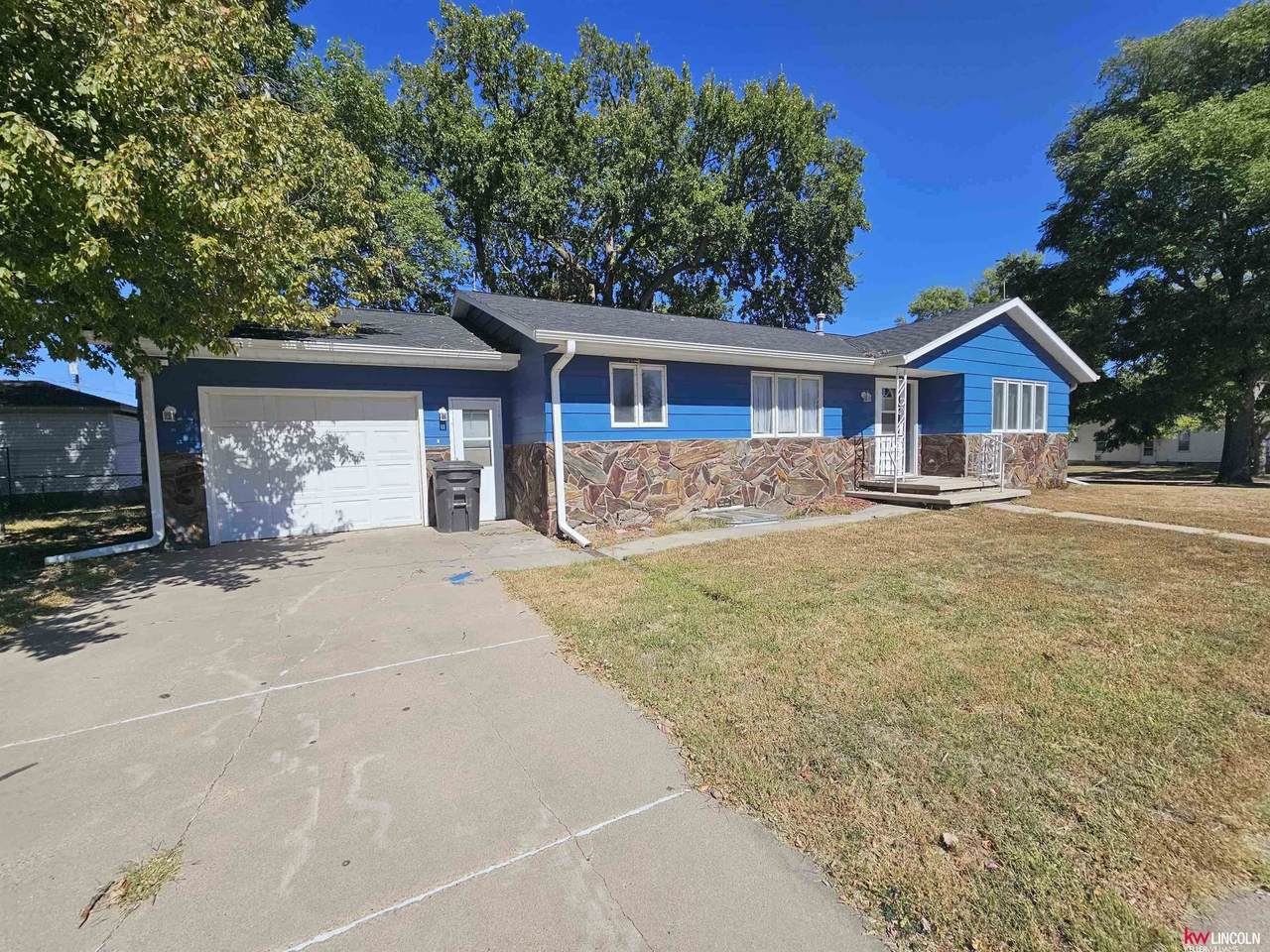 301 2nd Street - Photo 1