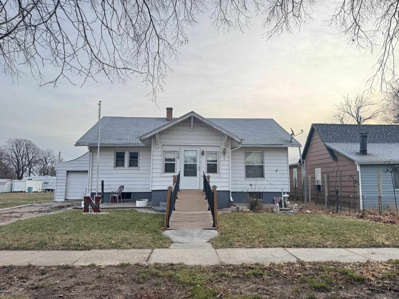 403 Oxford Avenue - Photo 1