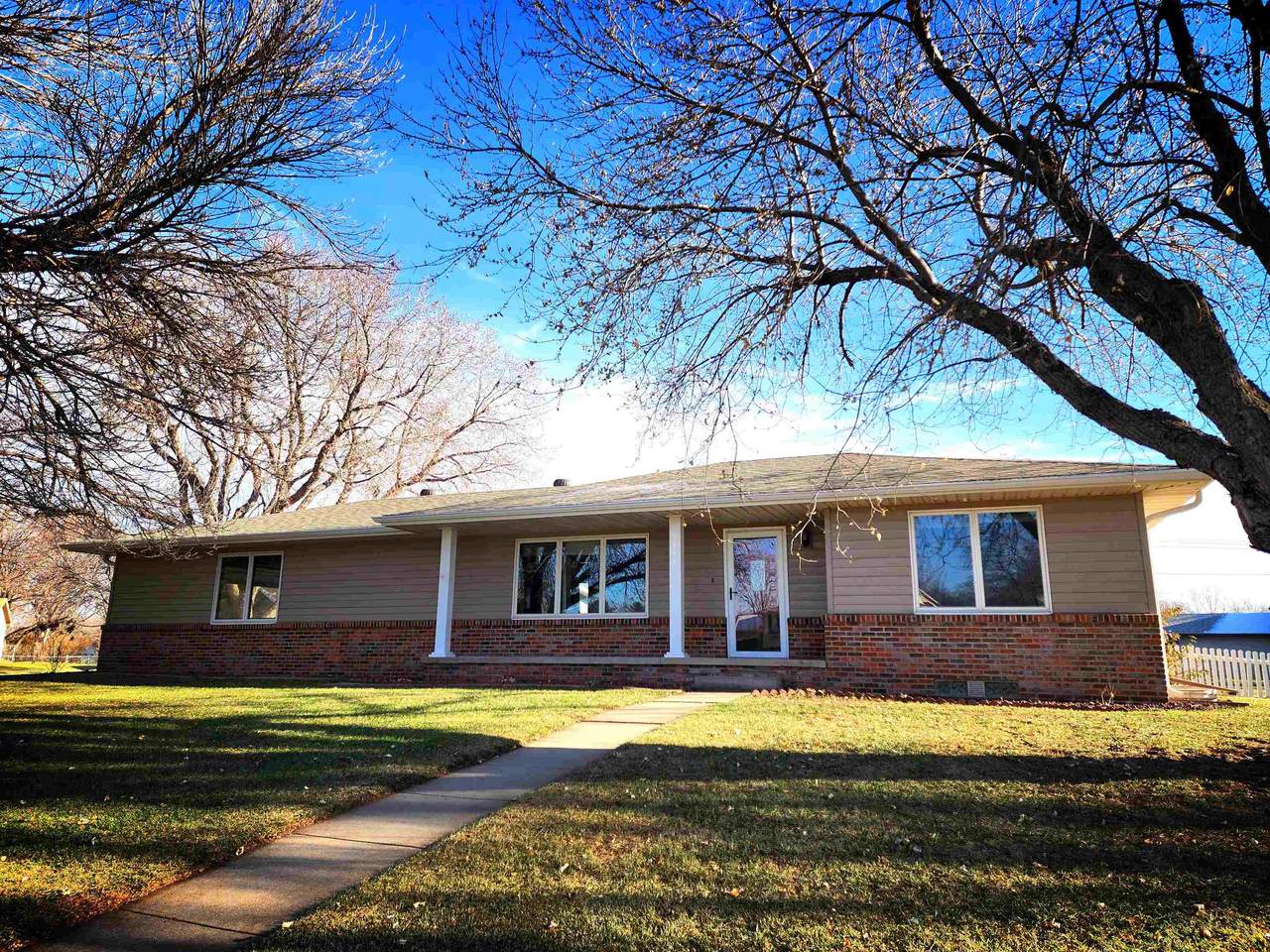 4611 Linden Drive - Photo 1