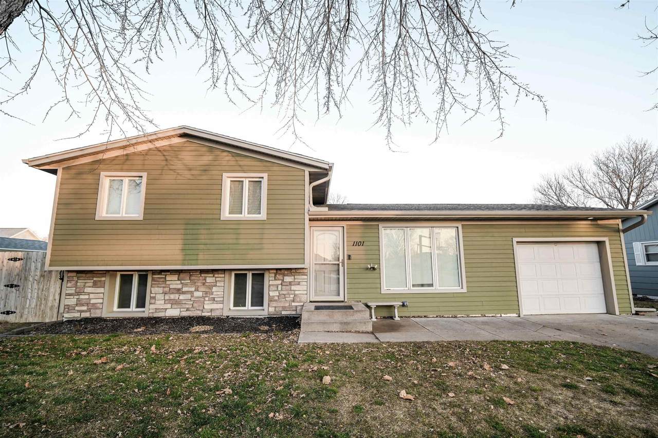 1101 5th Street - Photo 1