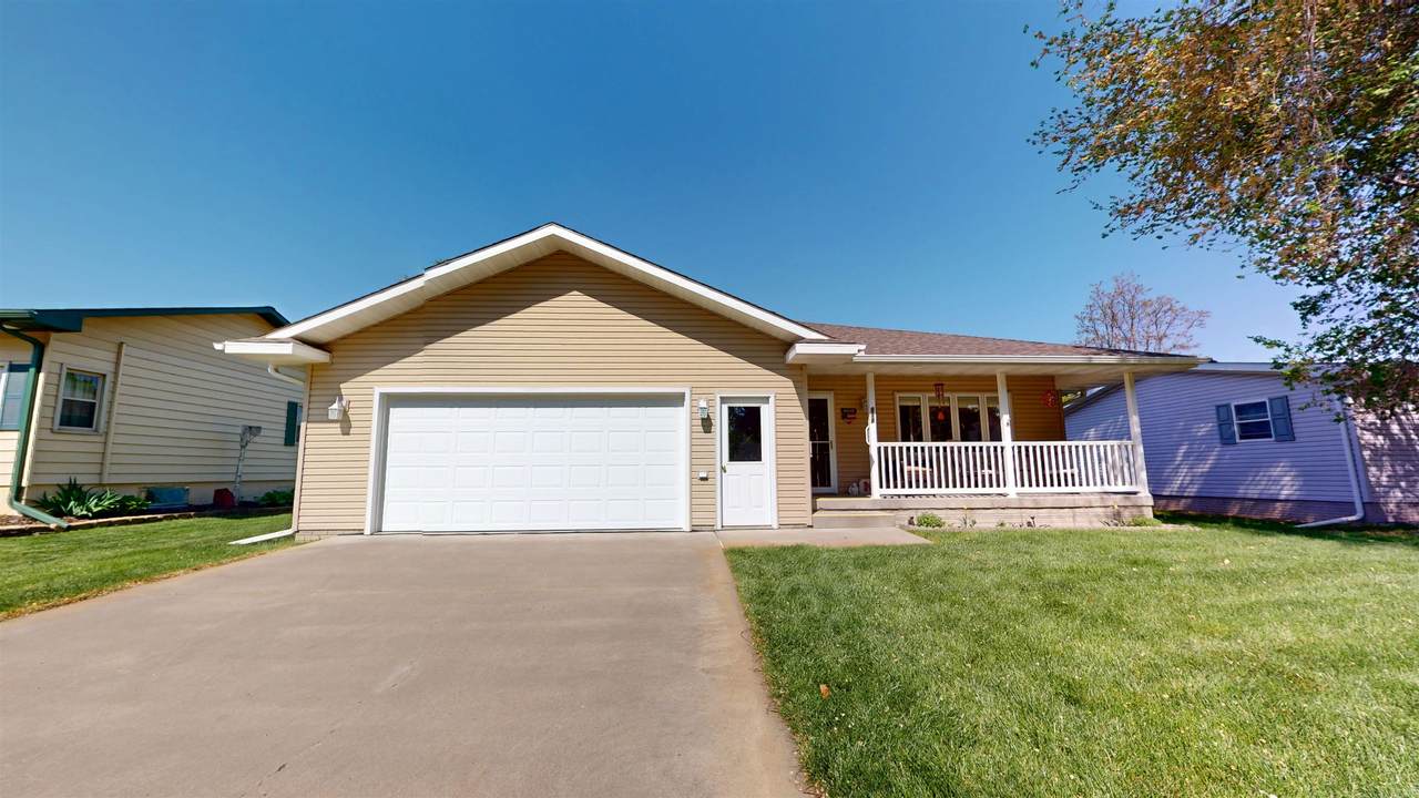 818 6th Street - Photo 1