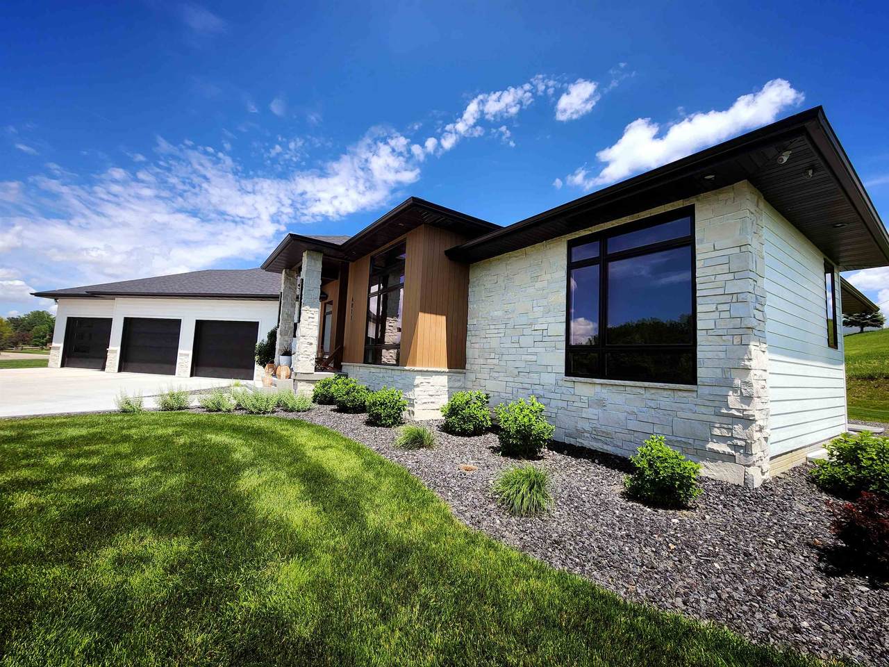 6011 5th Avenue Place - Photo 1