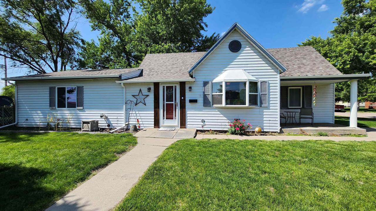 1304 A Avenue - Photo 1