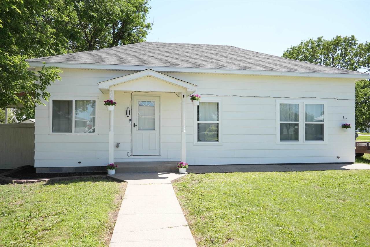 809 7th Street - Photo 1