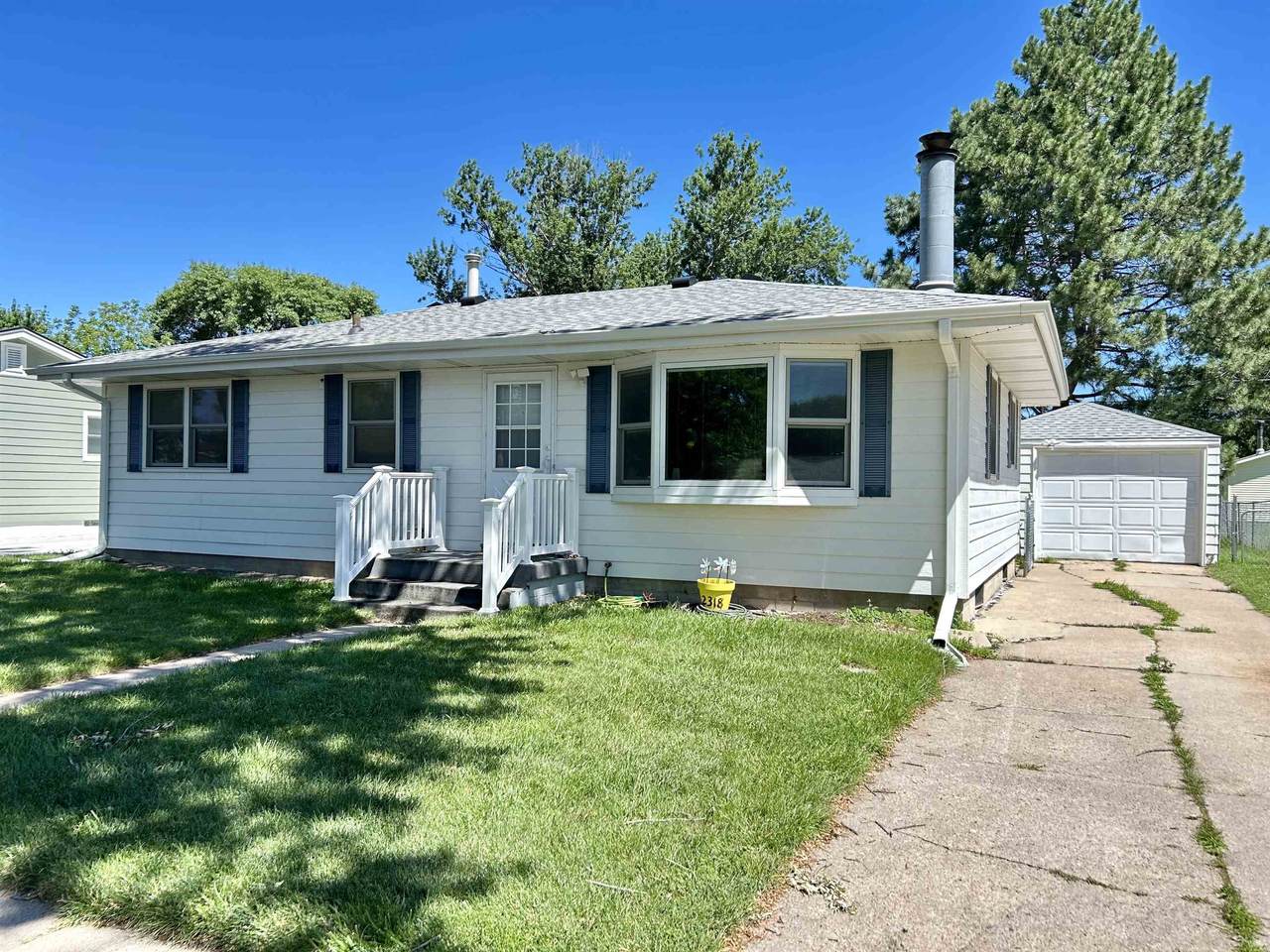2318 8th Street - Photo 1