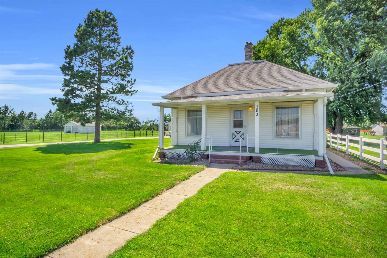 302 Maple Street - Photo 1