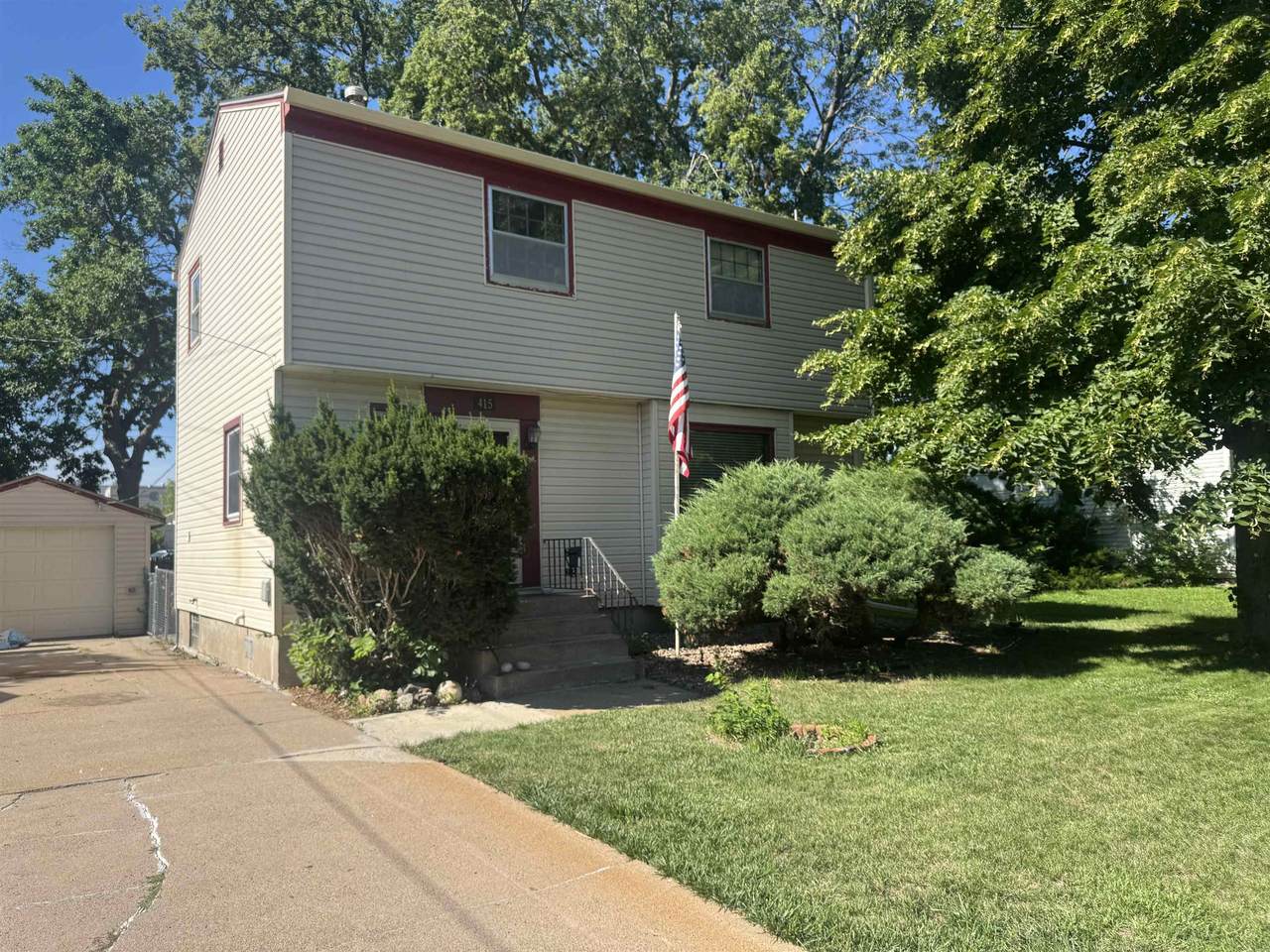 415 9th Street - Photo 1