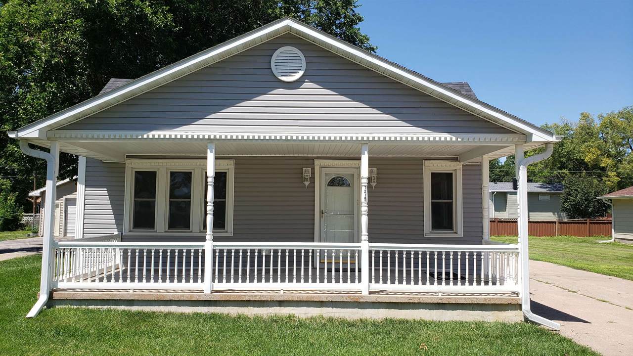 1215 University Street - Photo 1