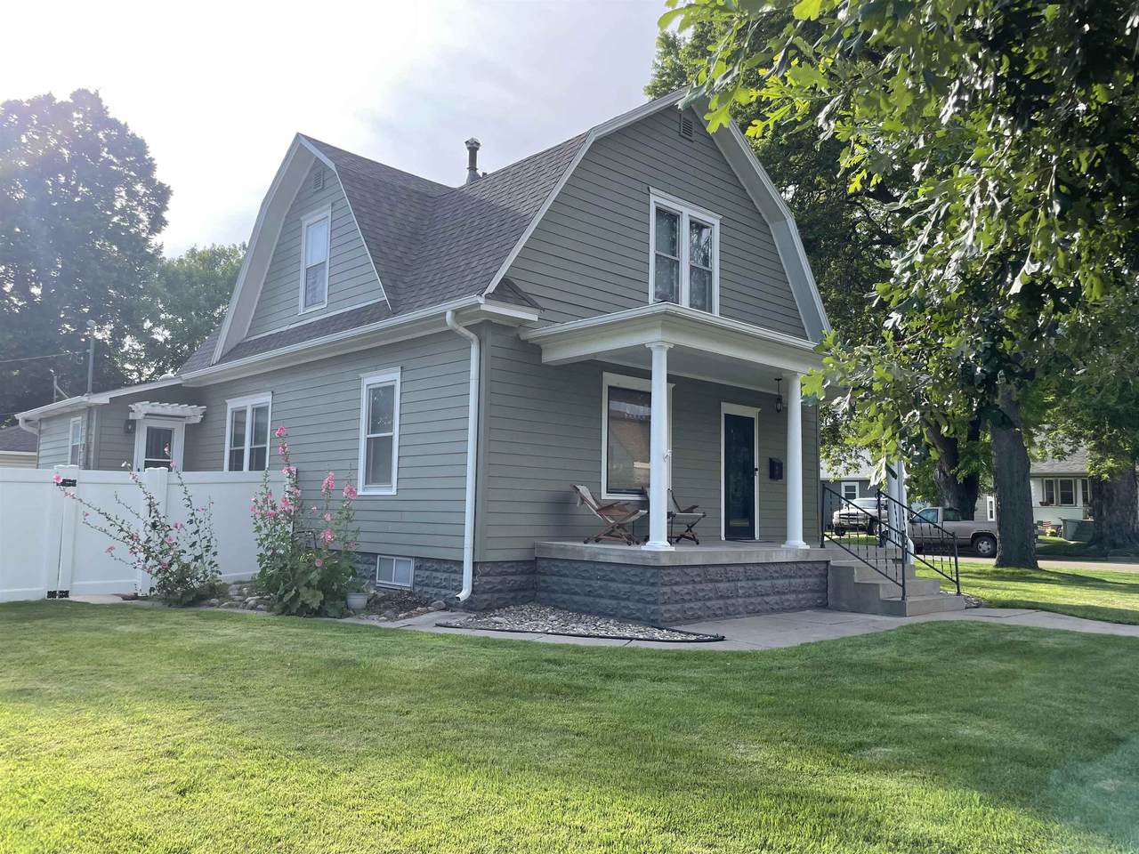 1722 G Avenue - Photo 1